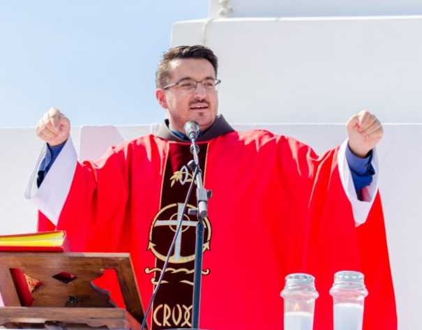 PITAJTE SVEĆENIKA: Fra Goran Azinović o davanju imena djetetu i ulozi krsnog kuma: “Ne može ništa biti ljepše od imena svetaca”