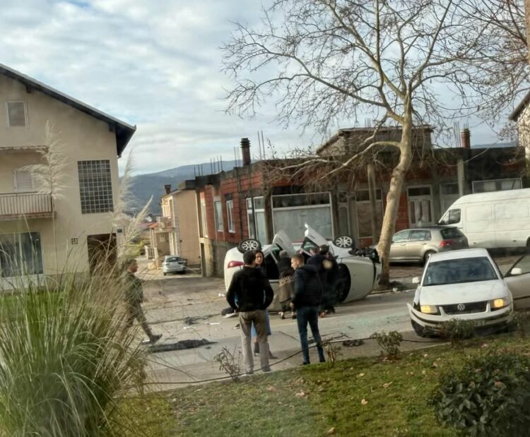 Tri osobe ozlijeđene u prometnoj nesreći u Grudama