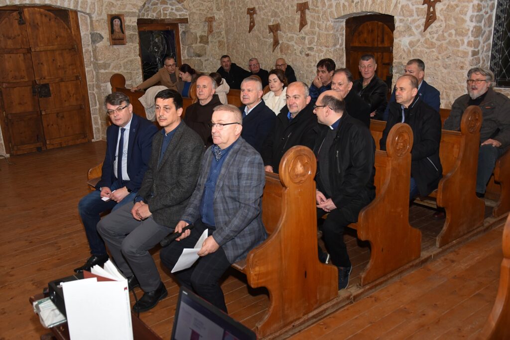 Gradnići: U organizaciji OMH Čitluk predstavljena knjiga posvećena hrvatskim nacionalnim simbolima