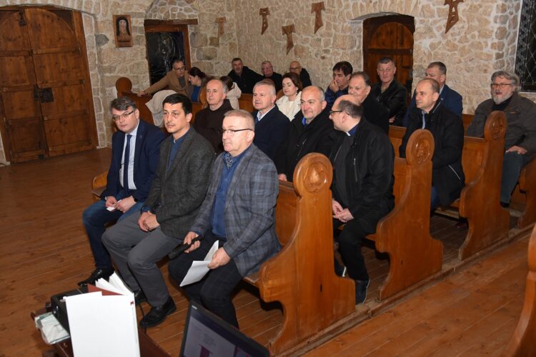 Gradnići: U organizaciji OMH Čitluk predstavljena knjiga posvećena hrvatskim nacionalnim simbolima