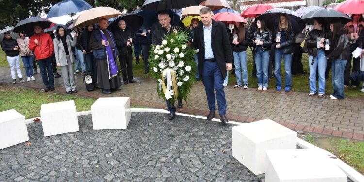 Odana počast jedanaestorici poginulih broćanskih učenika