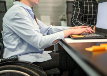 Fond FBiH objavio javne pozive vrijedne 16,7 milijuna KM za zapošljavanje osoba s invaliditetom