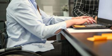 Fond FBiH objavio javne pozive vrijedne 16,7 milijuna KM za zapošljavanje osoba s invaliditetom