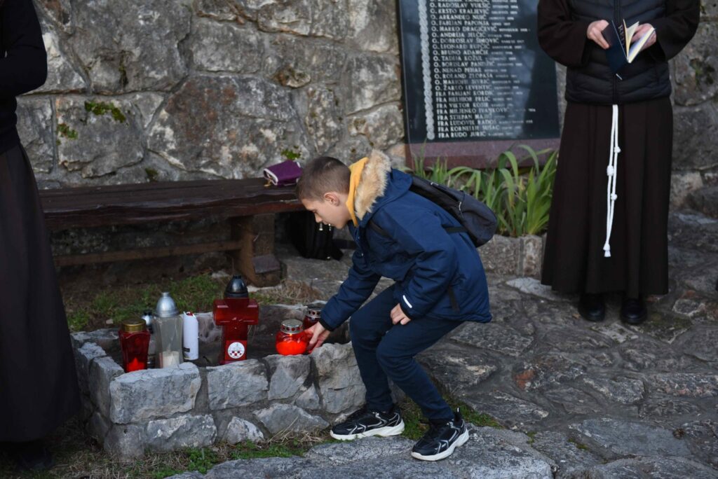 Dani slugu Božjih i pobijenih hercegovačkih franjevaca: Hodnja sjećanja okupila hodočasnike i trkače
