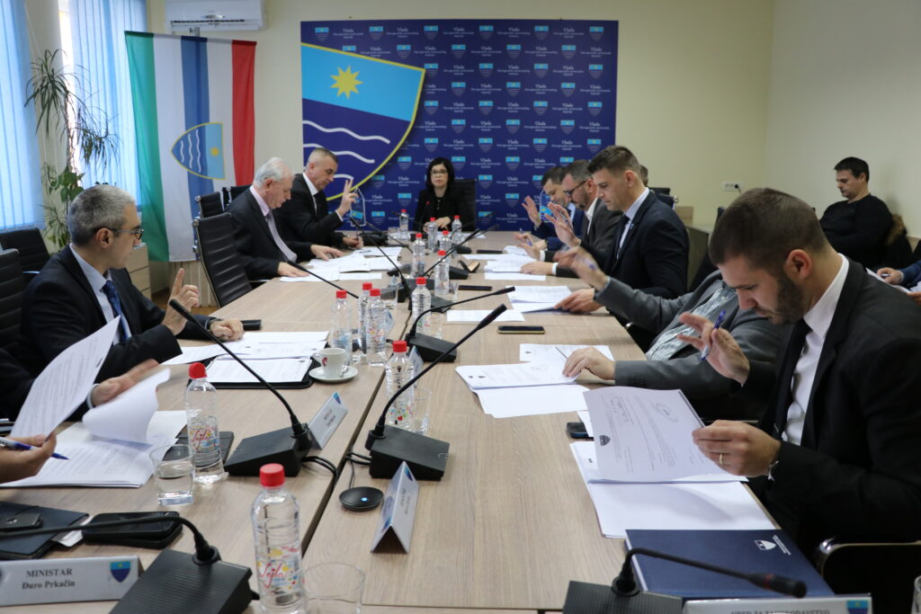 Vlada HNŽ-a: 91.220,00 KM za subvenciju prve nekretnine i 550.000,00 KM za nova vozila hitne pomoći