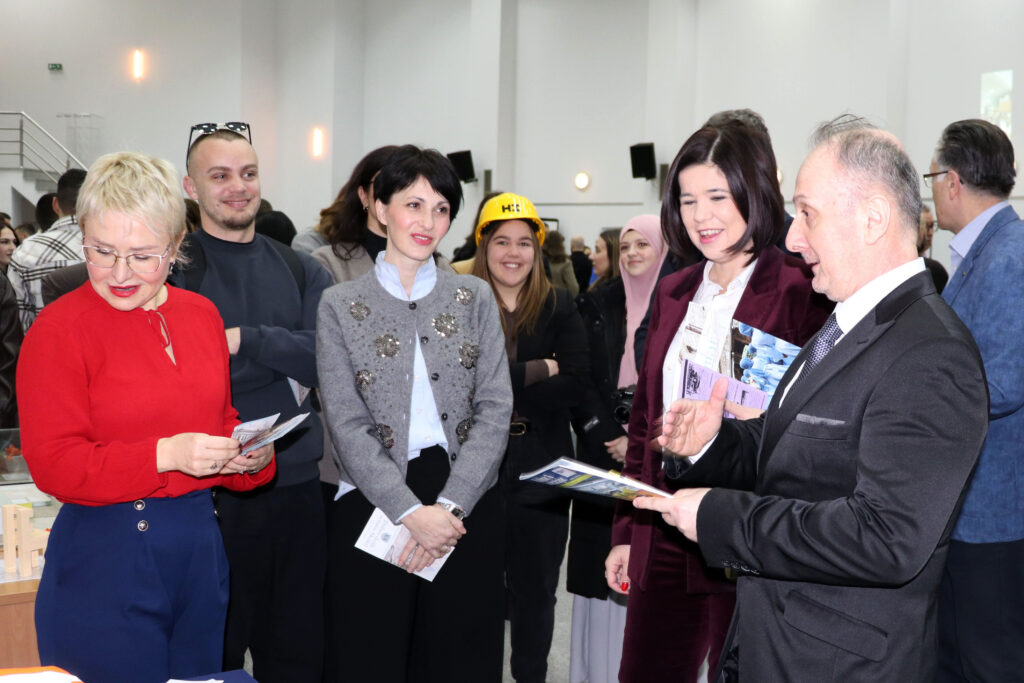 Vlada HNŽ: Buhač i Verlagić na tradicionalnom Sajmu srednjih škola grada Mostara