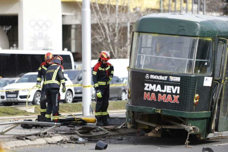 Sarajevo: Tramvaj iskočio iz tračnica, jedna osoba poginula, više ozlijeđenih
