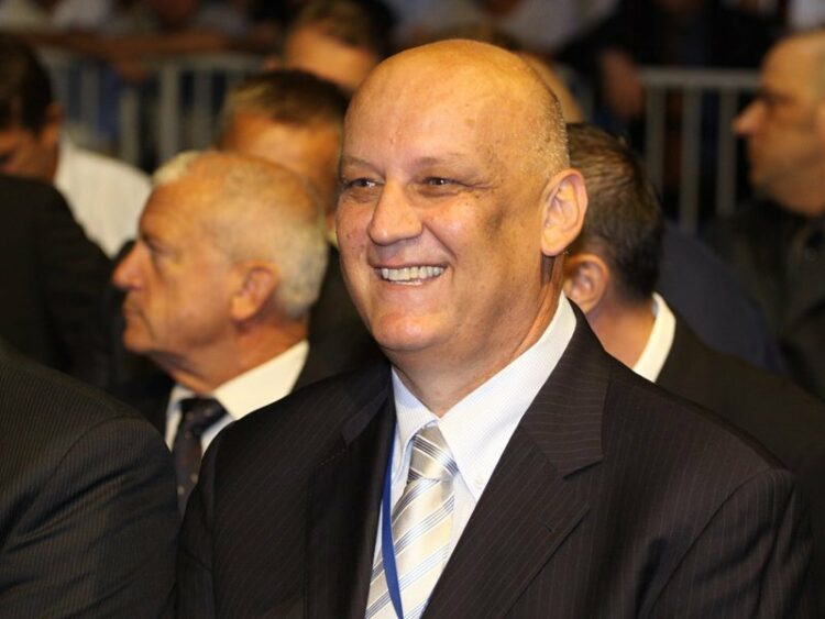 (VIDEO) Birokracija jača od generala: Rojs odustao od kandidature za izbore – “Fali mu jedan papir”! 😄