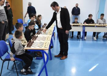 Brotnjo Open 2026: Vrsni šahovski majstori odigrali simultanku s mladim šahistima