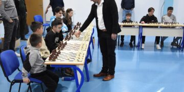 Brotnjo Open 2026: Vrsni šahovski majstori odigrali simultanku s mladim šahistima
