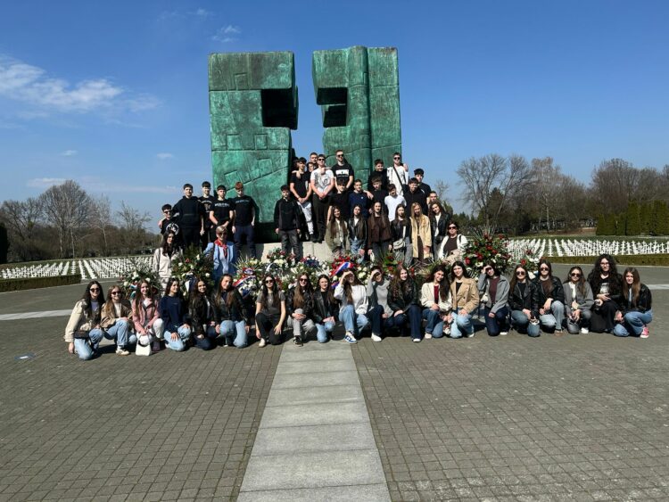 Učenici devetih razreda iz Brotnja na terenskoj nastavi u Vukovaru