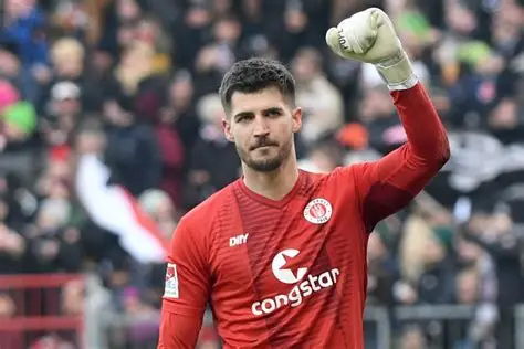 Tko je Nikola Vasilj, junak pobjede BiH? Sjajni Brotnjak sin je brončanog Vatrenog, danas briljira u Bundesligi