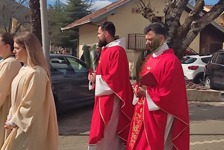Cvjetnica u Međugorju: Procesija i blagoslov grančica označili početak Velikog tjedna