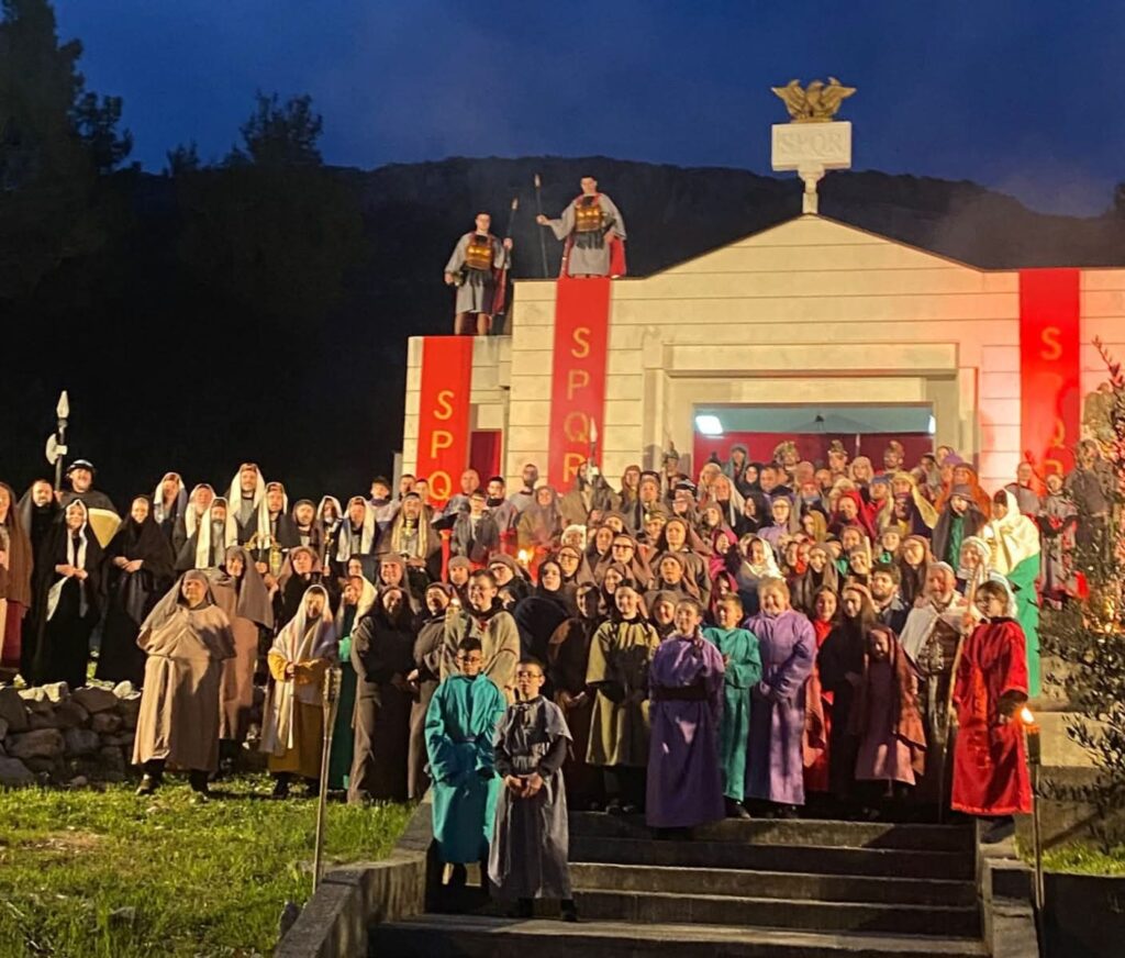 Selo Borovci kod Metkovića na trenutak oživjelo duboko ukorijenjenu korizmenu tradiciju uprizorenja Muke Kristove