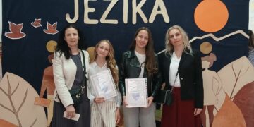 Učenice OŠ fra Didaka Buntića osvojile prvo mjesto na Županijskom natjecanju u pisanju i recitiranju poezije
