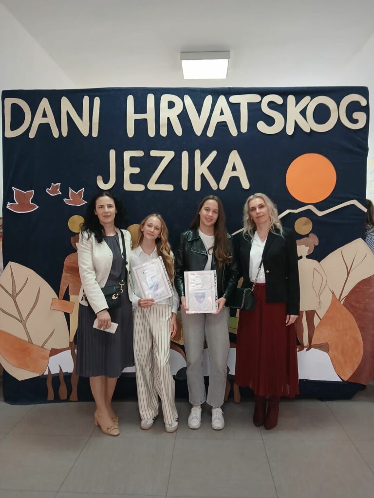 Učenice OŠ fra Didaka Buntića osvojile prvo mjesto na Županijskom natjecanju u pisanju i recitiranju poezije