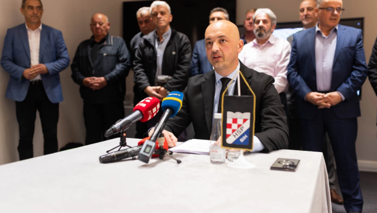 Djeca prije ekrana: HSP BiH pokreće inicijativu za zabranu korištenja mobitela u osnovnim školama u Bosni i Hercegovini