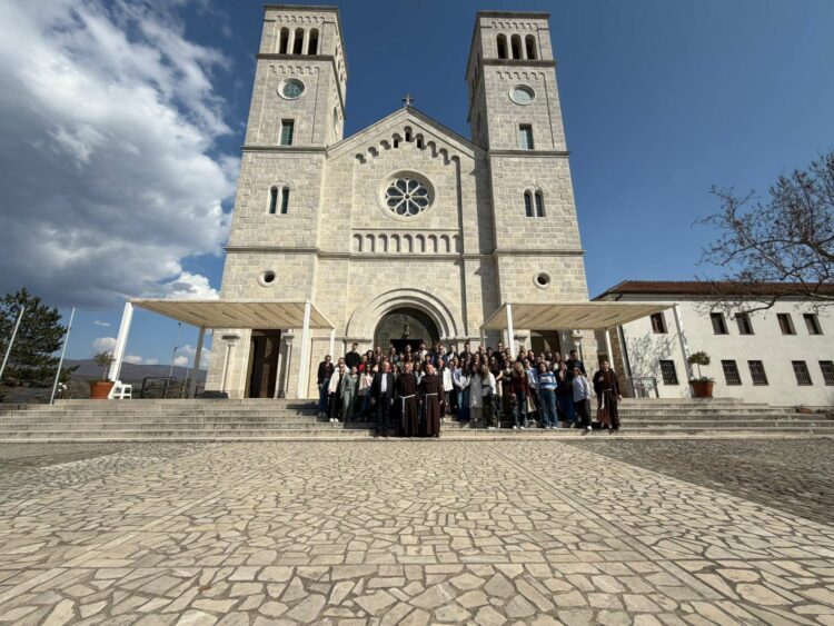 KBF sa svojim polaznicima na Širokom Brijegu