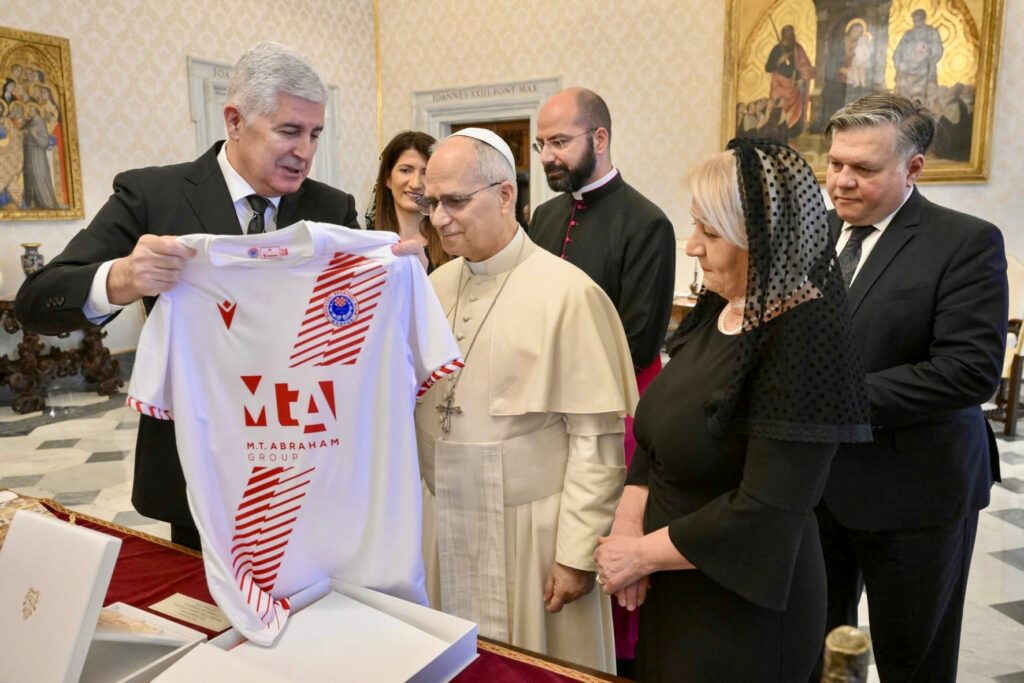 Krišto, Čović, Filipović i Brkić u Vatikanu: Papu pozvali u Mostar