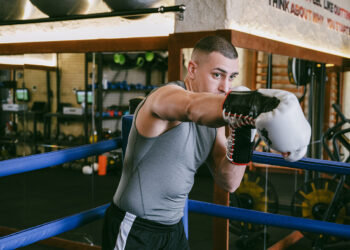 Povijesna obrana titule: Vinko Zadro predvodi međunarodnu boksačku večer na Pecari