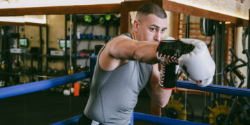 Povijesna obrana titule: Vinko Zadro predvodi međunarodnu boksačku večer na Pecari