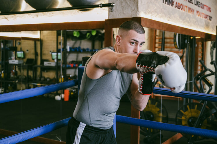 Povijesna obrana titule: Vinko Zadro predvodi međunarodnu boksačku večer na Pecari