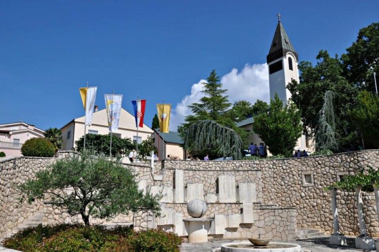 ŽUPA ČERIN Raspored misa i obreda u Vazmenom trodnevlju i na Uskrs