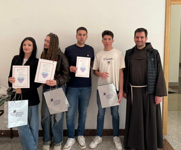 Uspjeh učenika SS dr. fra Slavka Barbarića: Treće mjesto na natjecanju iz vjeronauka