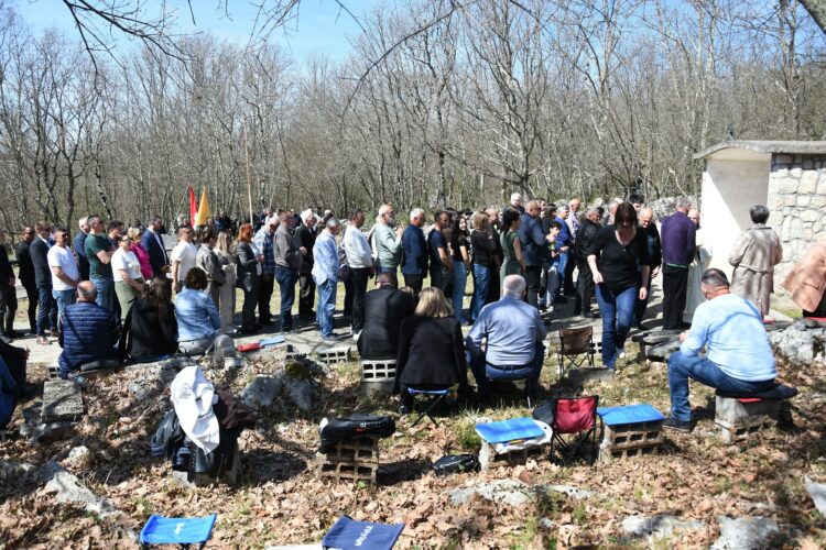 Podadrežanj: Odana počast petorici ubijenih časnika i dočasnika hrvatske vojske povodom njihovog stradanja prije 80 godina