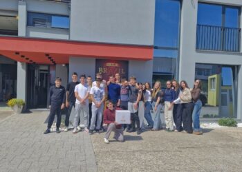 Učenici 9. razreda Osnovne škole Čerin u posjeti Industrijskoj zoni u Čitluku