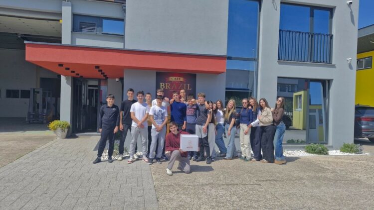 Učenici 9. razreda Osnovne škole Čerin u posjeti Industrijskoj zoni u Čitluku