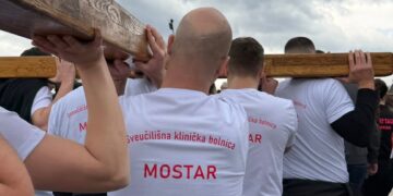 Djelatnici SKB Mostar sudjelovali u pobožnosti Križnog puta na brdu Hum