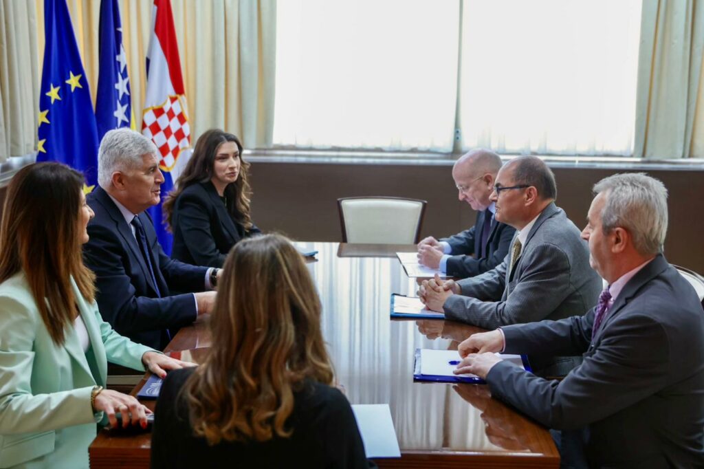 Čović i Filipović održali sastanak s visokim predstavnikom Schmidtom