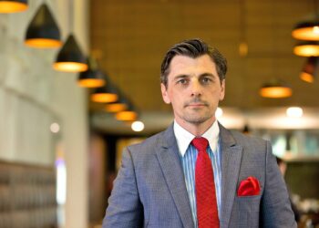 Kako pametno uložiti novac: Dionice, ETF-ovi i strategije za dugoročni rast imovine