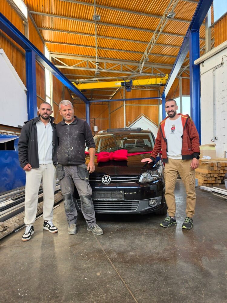 Gesta koja govori više od riječi: Tvrtka Tim Konstrukcije zaposlenika nagradila automobilom za deset godina vjernosti