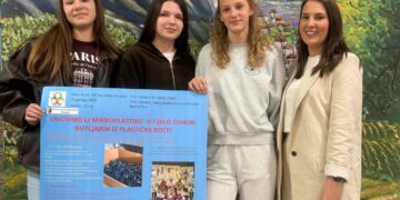 Učenice OŠ fra Didaka Buntića predstavljaju školu na državnom natjecanju iz biosigurnosti i biozaštite