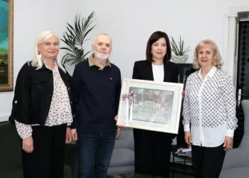 Mariji Buhač Povelja Matice hrvatske Mostar za izniman doprinos izgradnji i promicanju hrvatske kulture