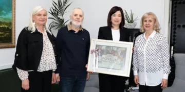 Mariji Buhač Povelja Matice hrvatske Mostar za izniman doprinos izgradnji i promicanju hrvatske kulture