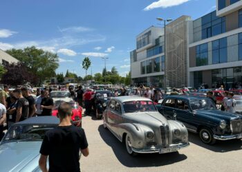 Oldtimer tour broćanskog vinogorja: Ljubitelji oldtimera iz više zemalja okupili se u Čitluku