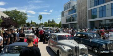 Oldtimer tour broćanskog vinogorja: Ljubitelji oldtimera iz više zemalja okupili se u Čitluku