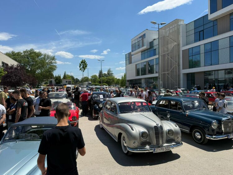 Oldtimer tour broćanskog vinogorja: Ljubitelji oldtimera iz više zemalja okupili se u Čitluku