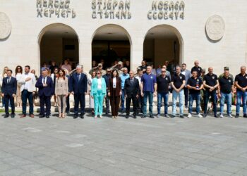 HNS: Obveza današnjih generacija je očuvati istinu o Domovinskom ratu te spriječiti pokušaje prekrajanja povijesti