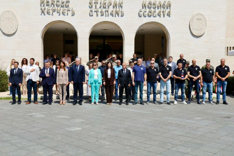 HNS: Obveza današnjih generacija je očuvati istinu o Domovinskom ratu te spriječiti pokušaje prekrajanja povijesti