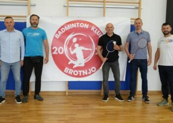 Članovi kluba “Herc” podržali osnivanje Badminton kluba Brotnjo i darovali sportsku opremu