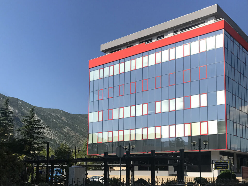Poliklinika i dnevna bolnica Vitalis iz Mostara postaje prvi centar za operativno liječenje skolioze u BiH