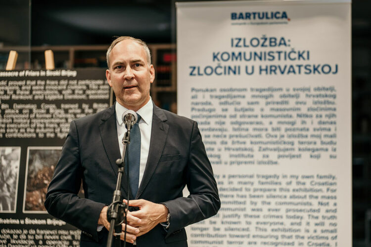 U Širokom Brijegu otvorena izložba “Kraj II. svj. rata i zločini komunizma”