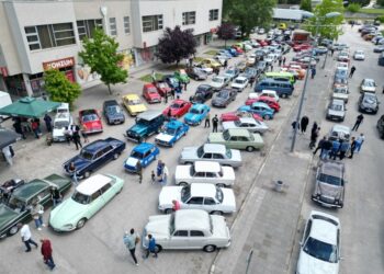 Oldtimer spektakl u Čitluku: Broćanski trg ponovno okuplja ljubitelje automobilskih klasika