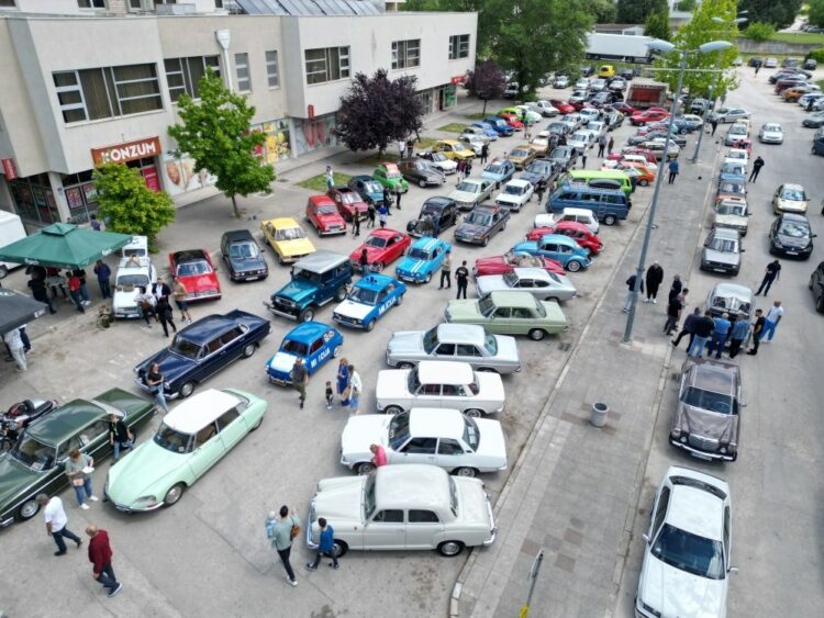 Oldtimer spektakl u Čitluku: Broćanski trg ponovno okuplja ljubitelje automobilskih klasika