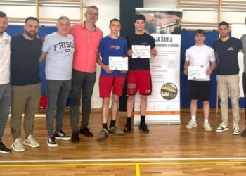 SŠ DR. FRA SLAVKA BARBARIĆA Odigrana završnica turnira u badmintonu i stolnom tenisu