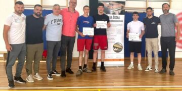 SŠ DR. FRA SLAVKA BARBARIĆA Odigrana završnica turnira u badmintonu i stolnom tenisu